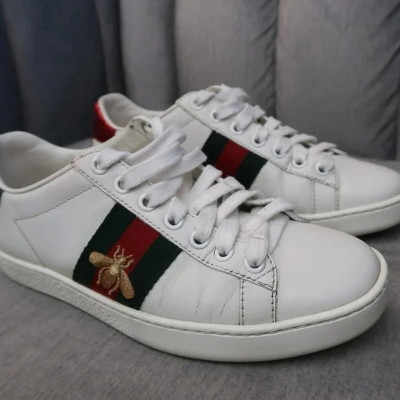 ❌SOLD❌White Sneakers with Green and Red Stripe (34) - Picture 4 of 7